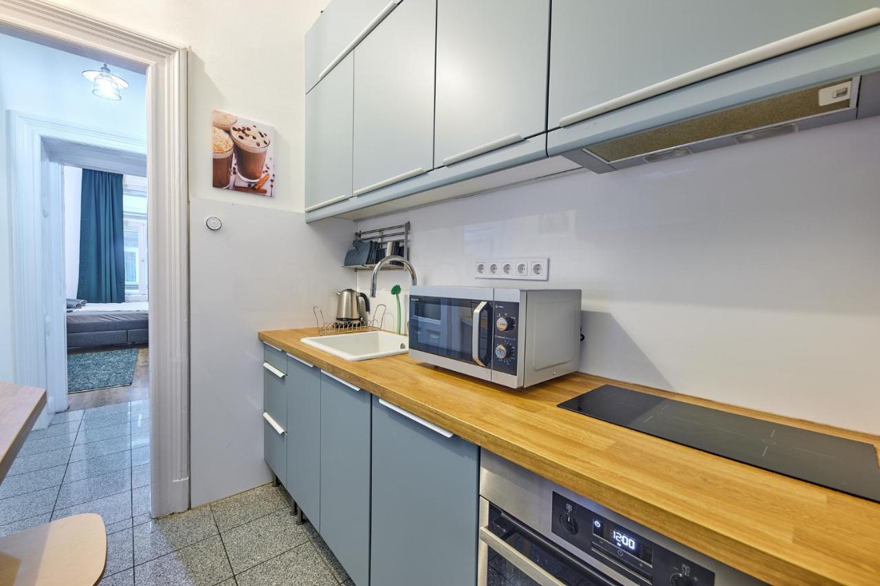 Uhu's Golden Soho Apartment