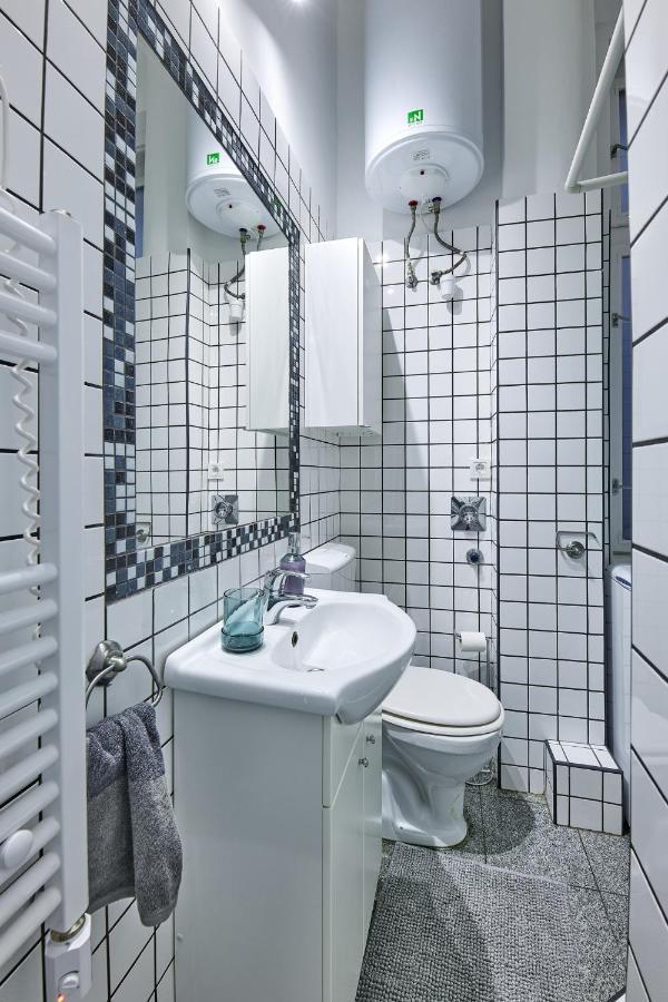 Uhu's Golden Soho Apartment Budapest